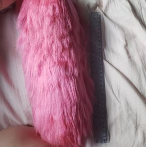 pink yarn tail